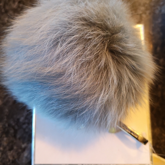 Key Charm Fur Pom Pom - Picture 3 of 11